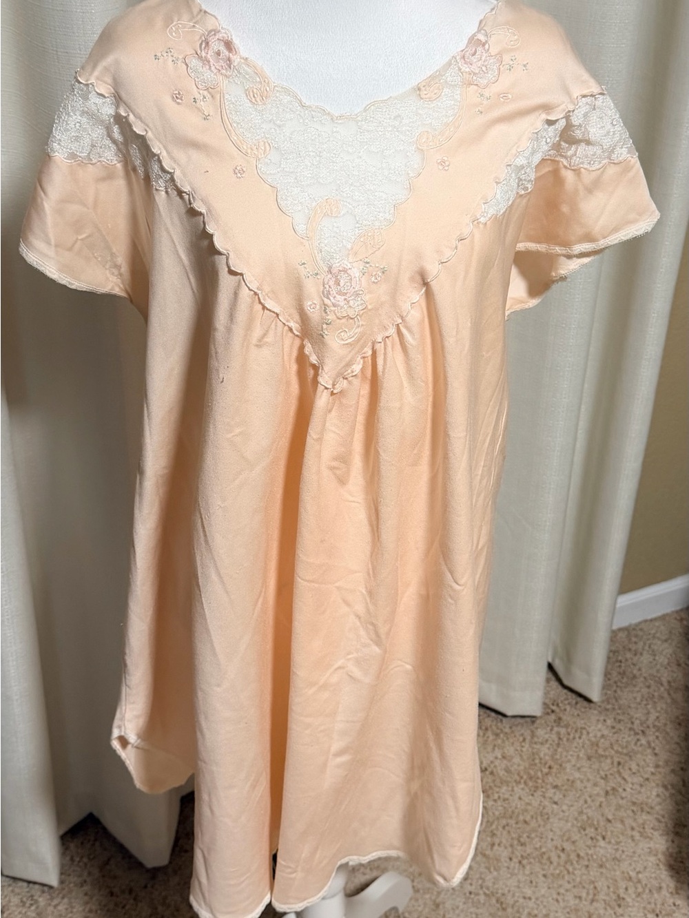 Vintage Sara Beth Pink Floral Embroidered Lace Long Nightgown Short Sleeve.